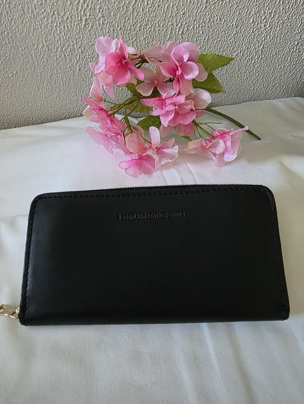 Portland  Leather Smooth Black Accordion Leather Zip Around Wallet Price Firm